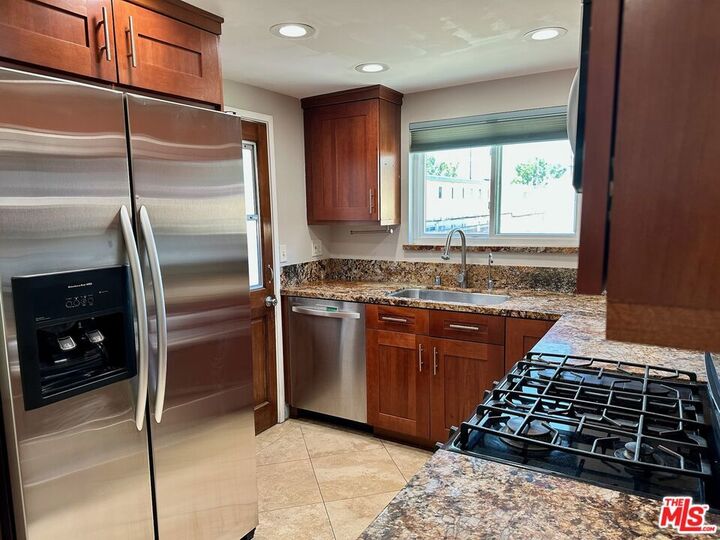 Property Photo:  13621 Valerio Street D  CA 91405 