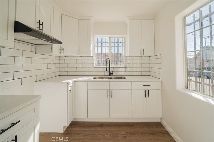 Property Photo:  2500 Fairmount  CA 90033 