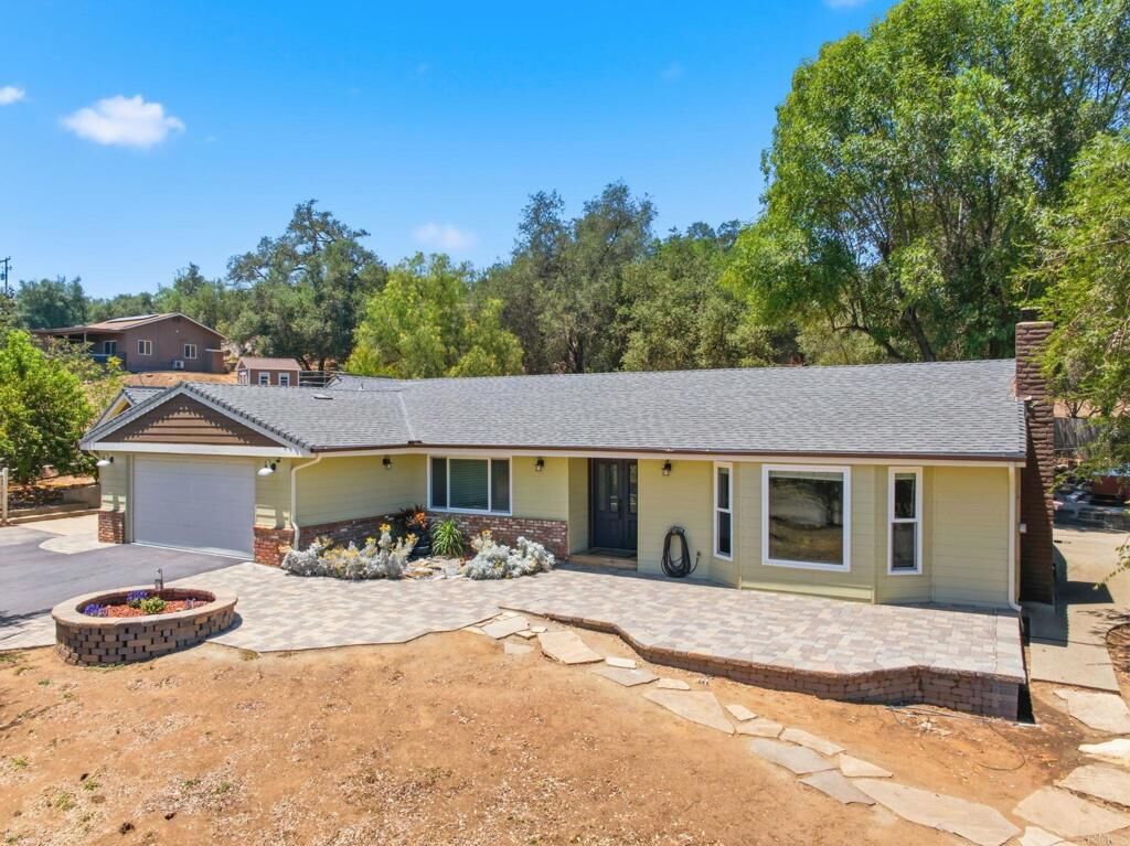 Property Photo:  2438 Duraznitos Road  CA 92065 