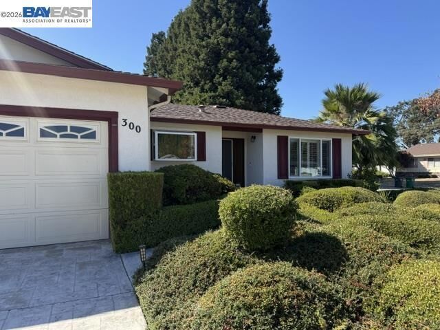 Property Photo:  300 Kingsley Pl  CA 94583 