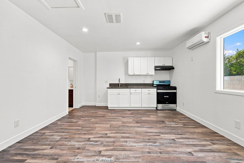 Property Photo:  11917 Burton Street 2  CA 91605 