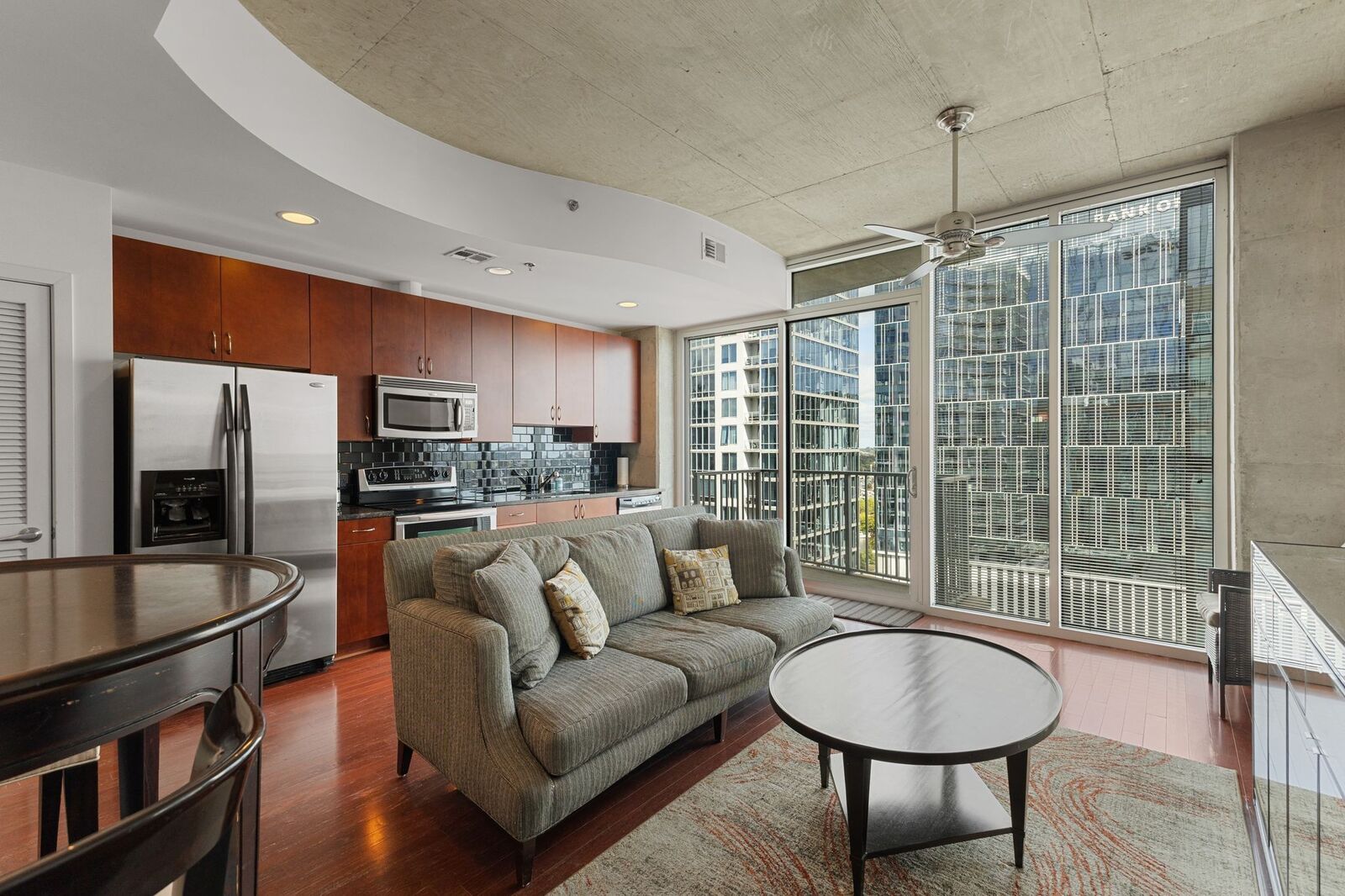 Property Photo:  301 Demonbreun St 1712  TN 37201 