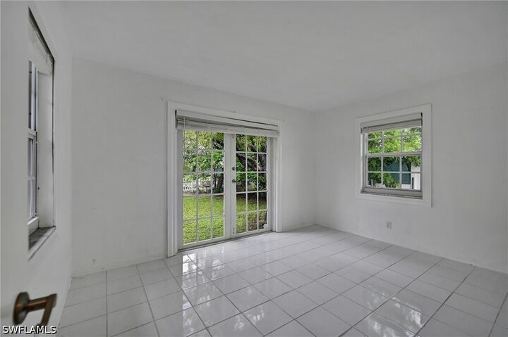 Property Photo: 626 Rudder Road FL 34102