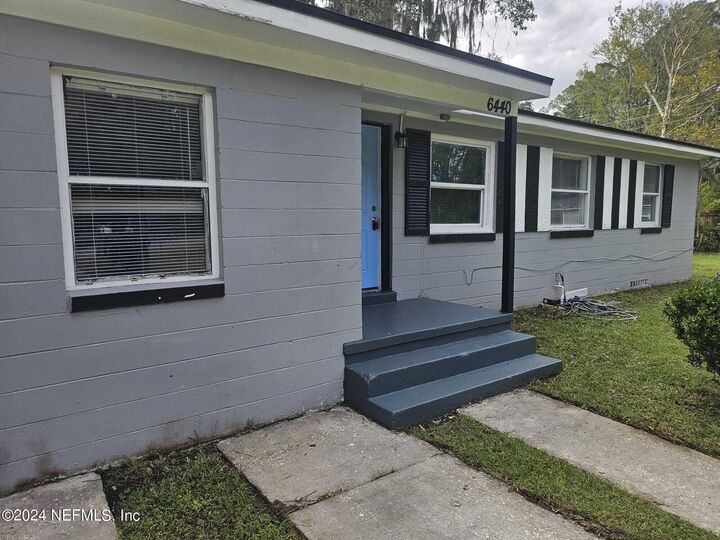Property Photo:  6440 Lockhart Drive E  FL 32209 
