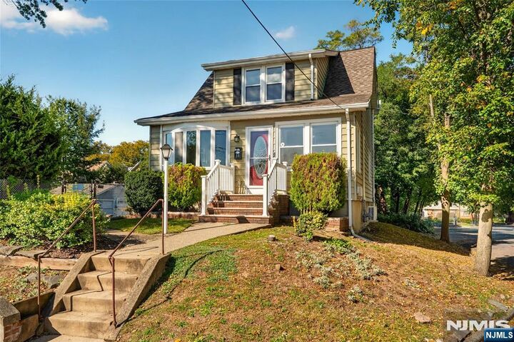 Property Photo:  50 Oakwood Avenue  NJ 07003 