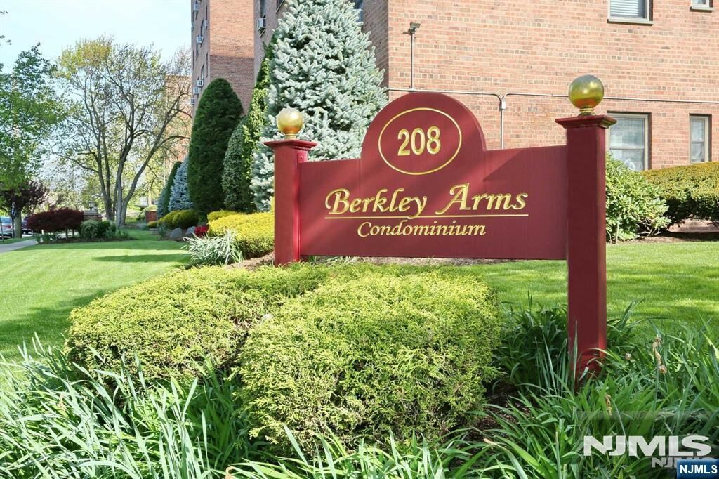 Property Photo:  208 Anderson Street S7c  NJ 07601 