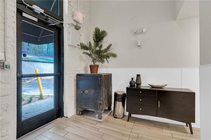 Property Photo:  427 Esplanade Avenue 105  LA 70116 