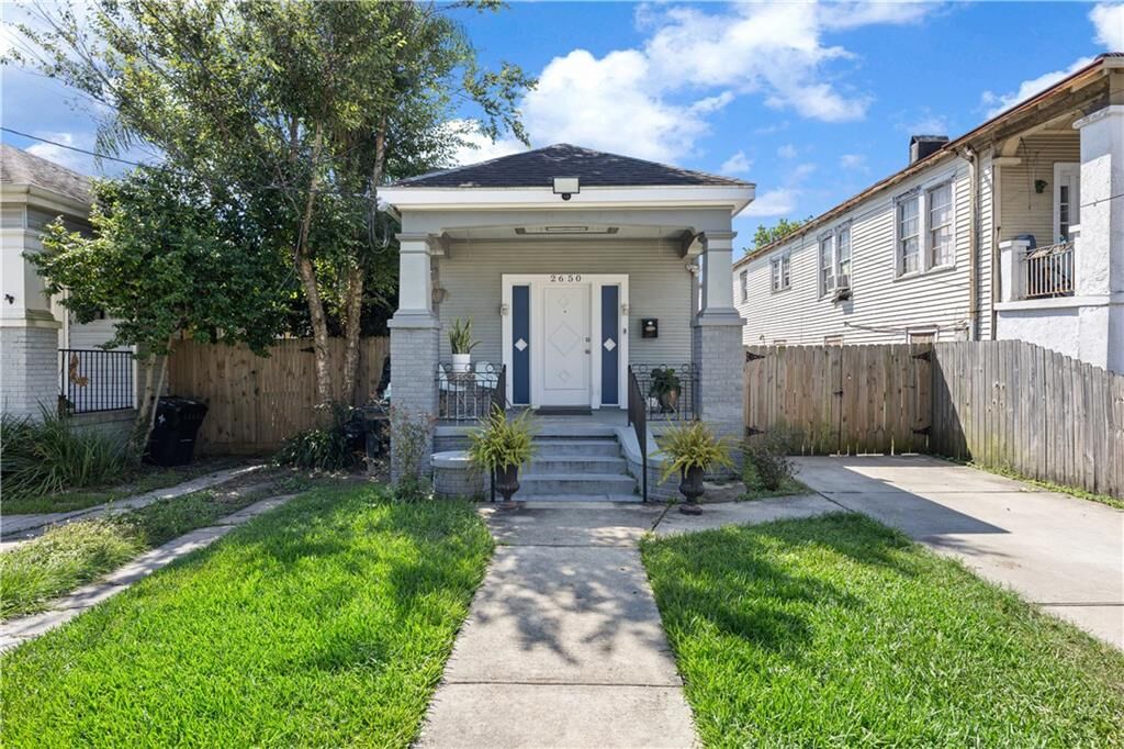 Property Photo:  2650 Myrtle Street  LA 70122 