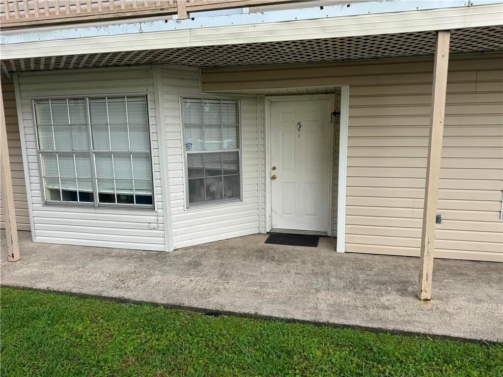 Property Photo: 901 Joe Yenni Boulevard A5 LA 70065