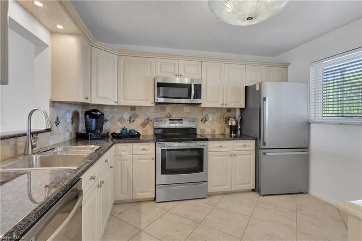 Property Photo: 305 Goodlette-Frank Rd S C304 FL 34102