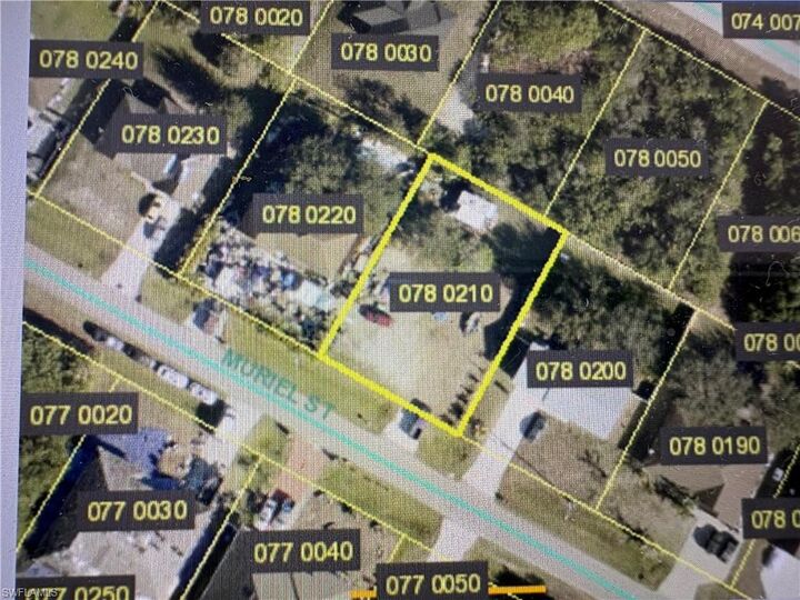 Property Photo: 418 Muriel St FL 33976