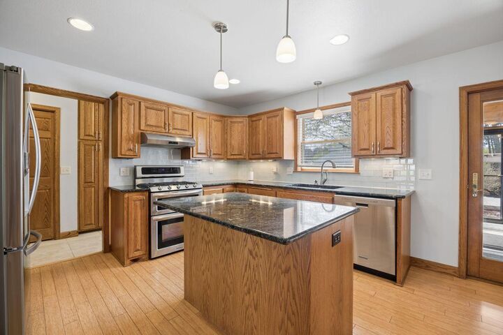 Property Photo:  2721 Meadowrose Boulevard  MN 56301 