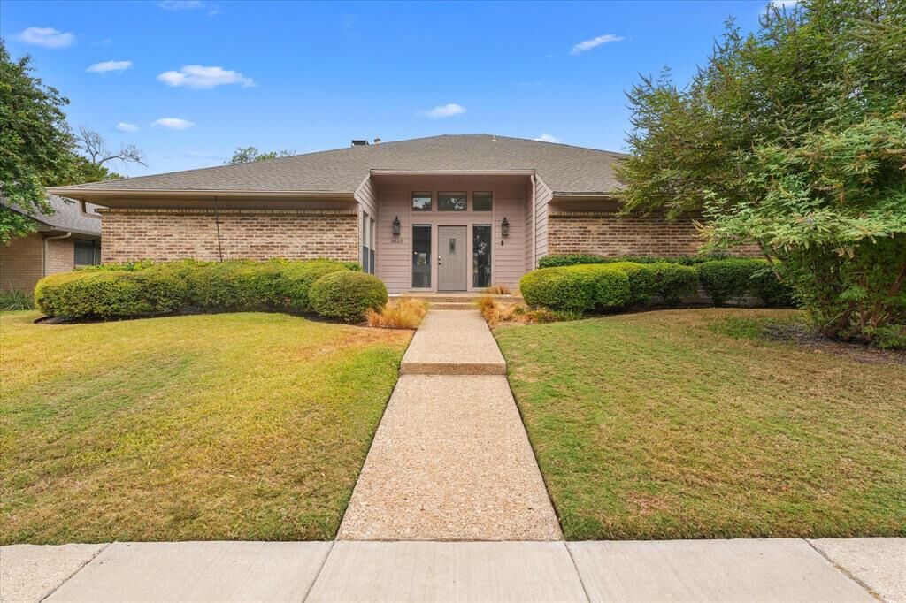 Property Photo: 6620 Robin Willow Court TX 75248