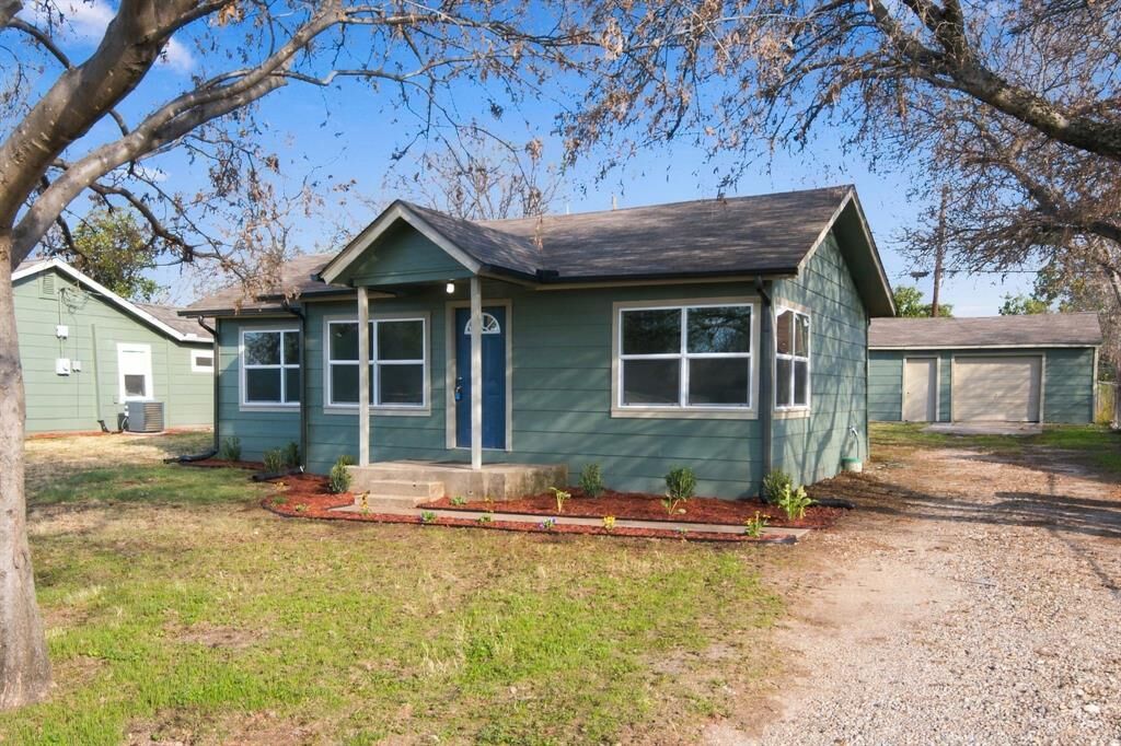 Property Photo:  8814 Spaugh Court  TX 76108 