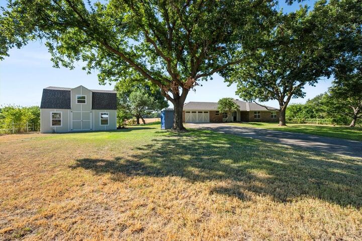 Property Photo: 6809 Norris Circle TX 76087