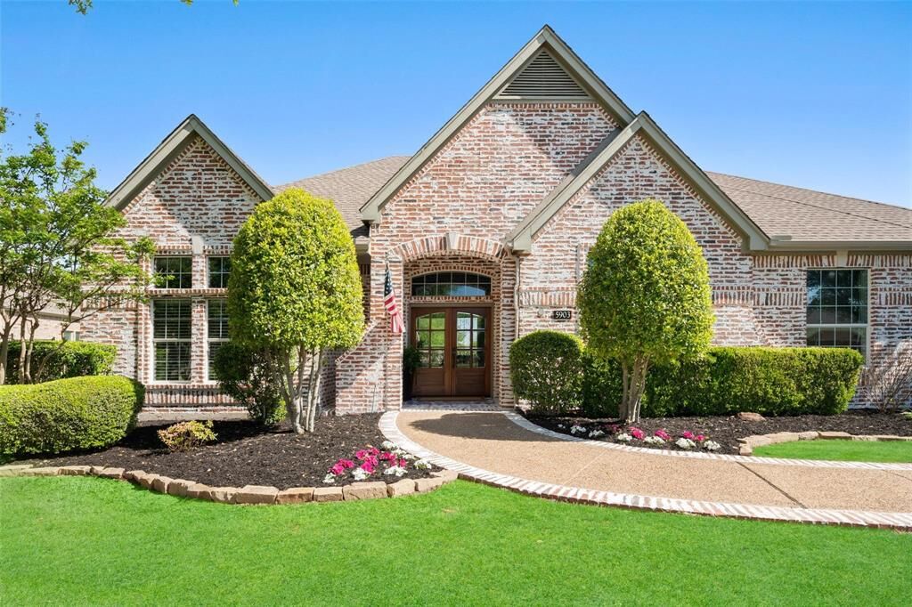 Property Photo: 5903 Ridgemore Drive TX 75002
