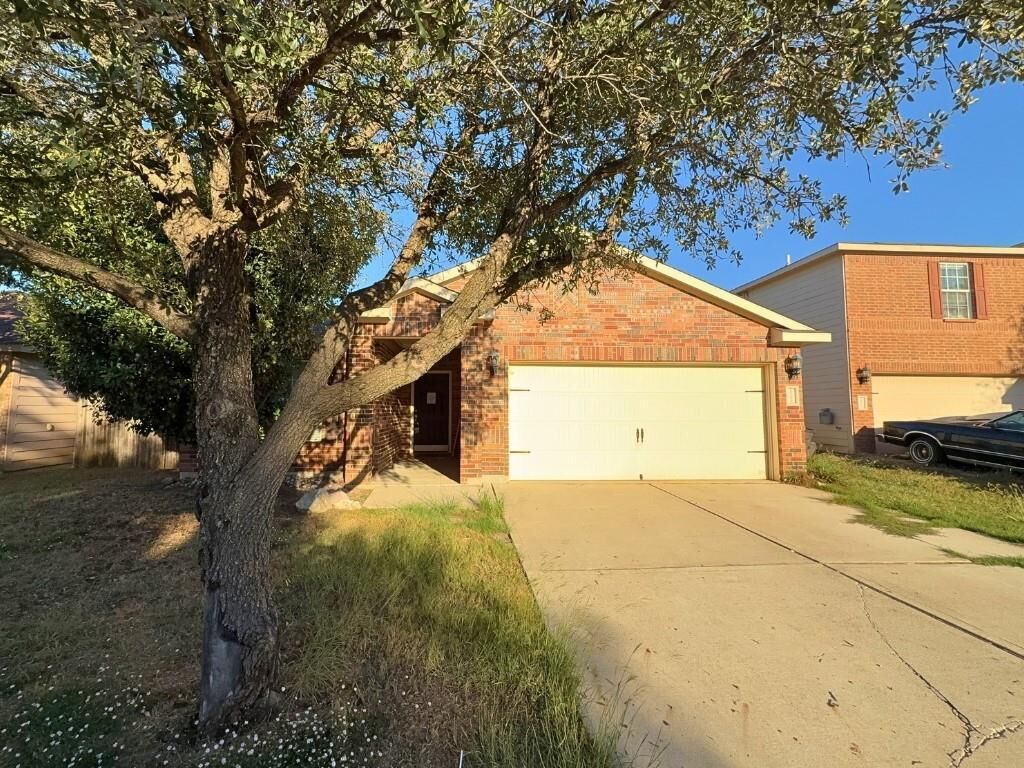 Property Photo: 10009 Iron Ridge Drive TX 76140