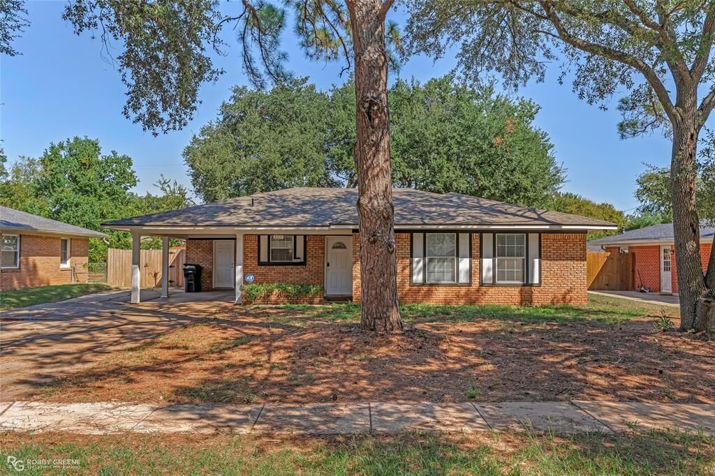 Property Photo: 2611 Plantation Drive LA 71111