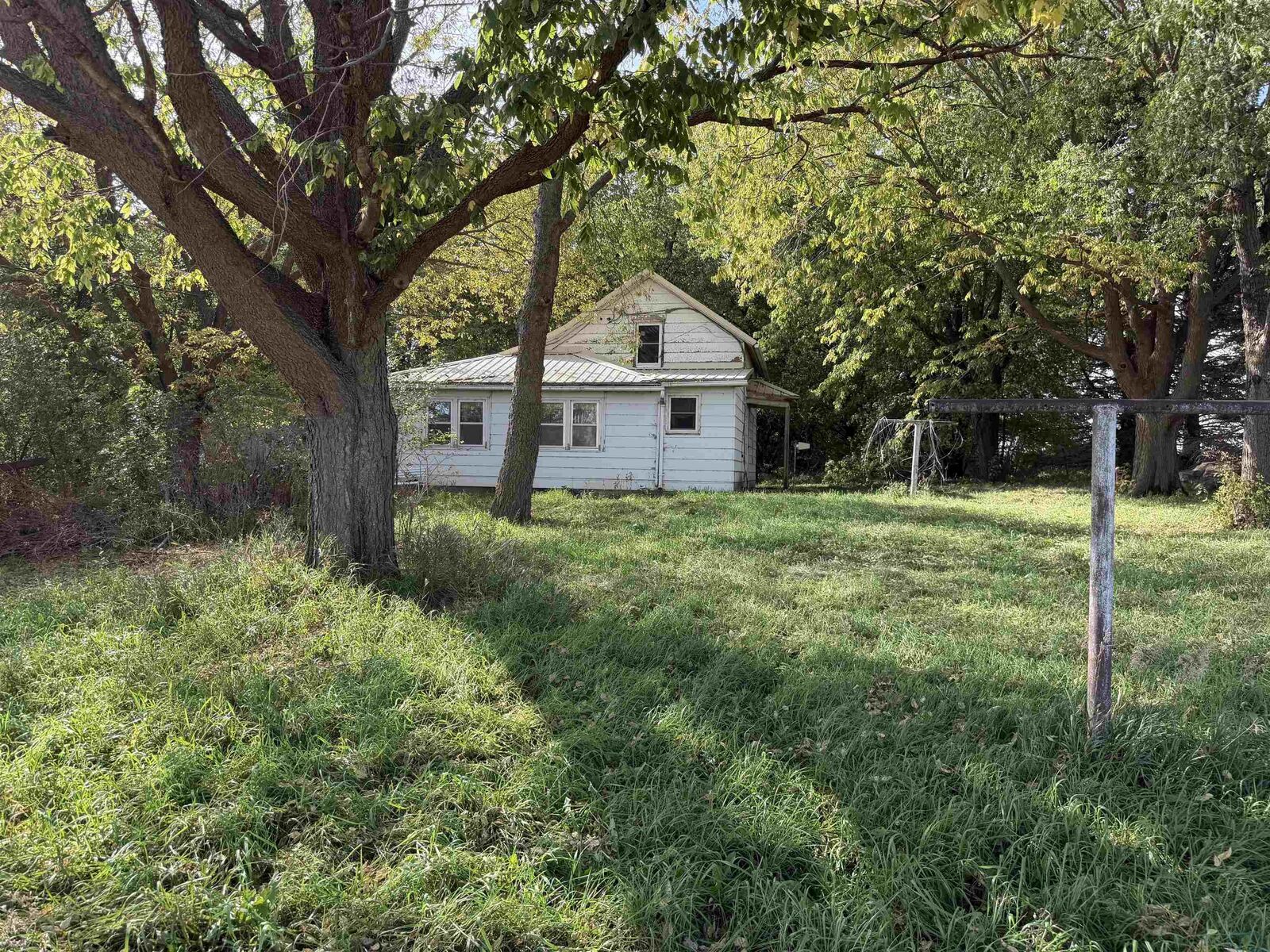 Property Photo: 44106 240th St IA 51050