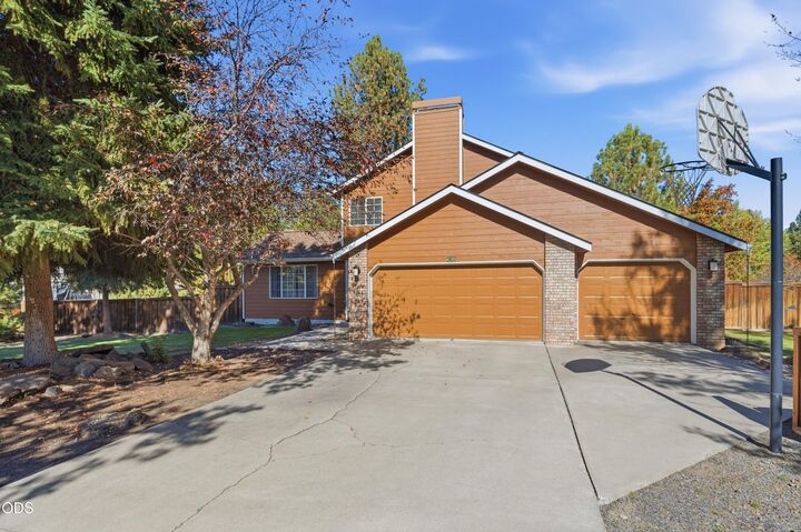 Property Photo: 61325 Victory Loop OR 97702