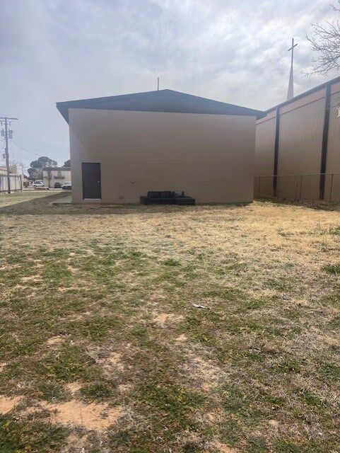 Property Photo:  625 52nd St Commercial Unit  TX 79762 