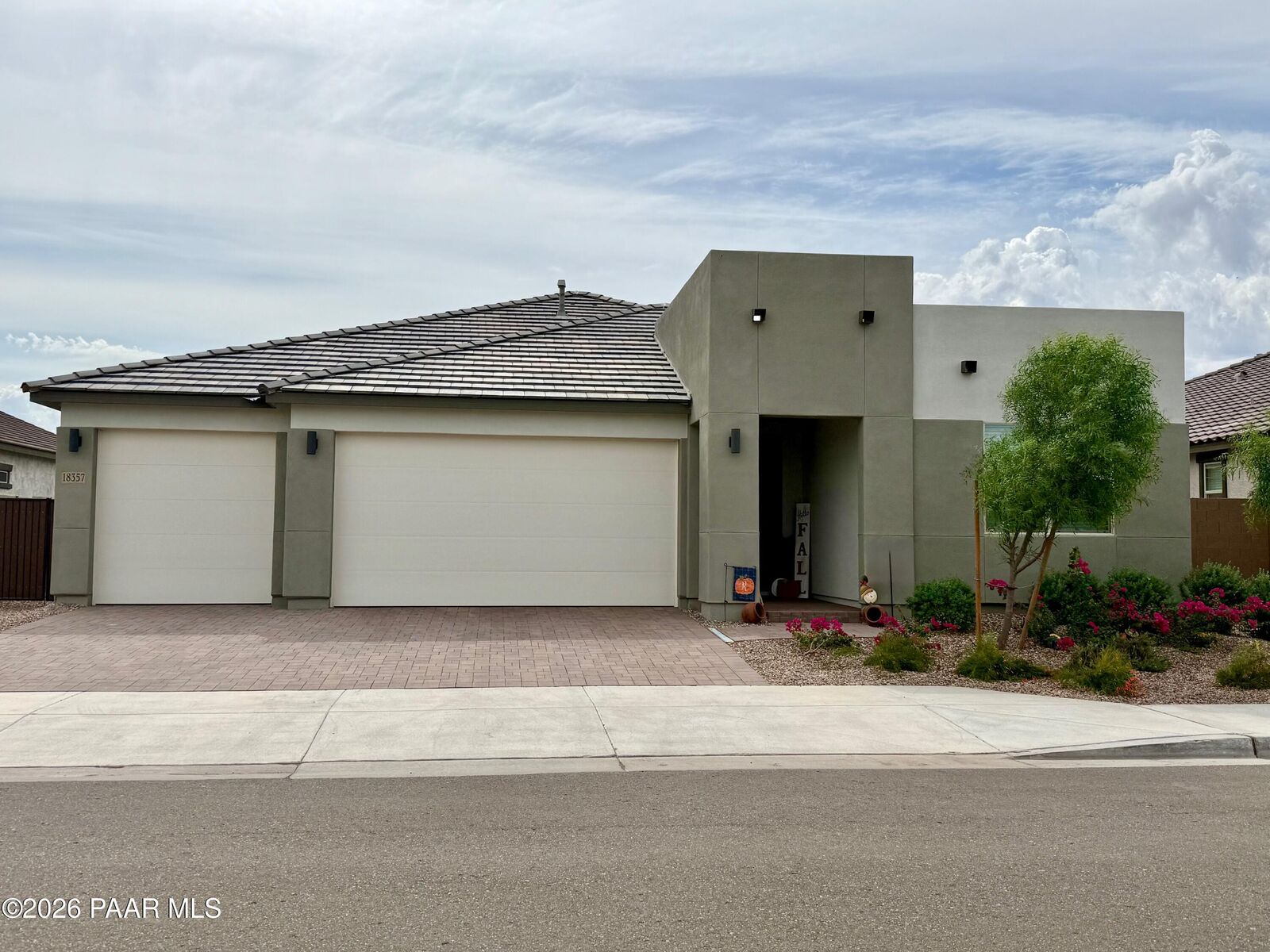 Property Photo: 18357 W Mohave Street AZ 85338