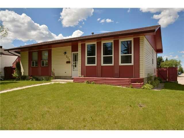 Property Photo:  371 Whiteview Road NE  AB T1Y 1P7 