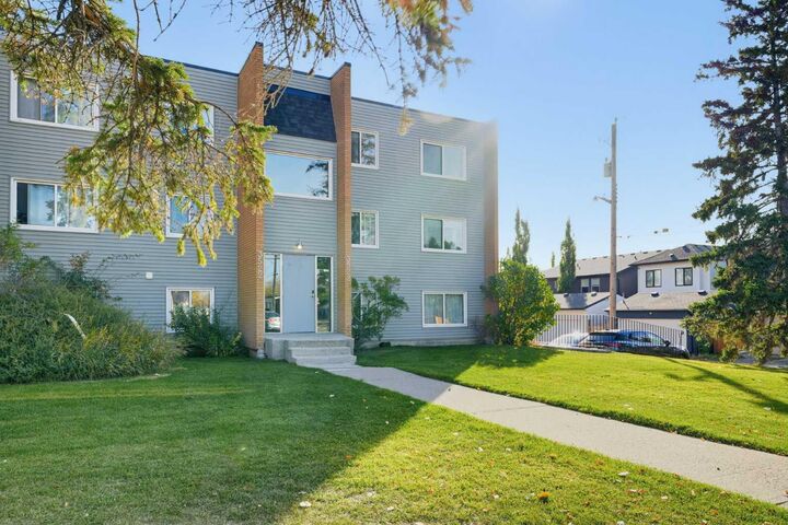 Property Photo: 3522 44 Street SW 302 AB T3E 3R9