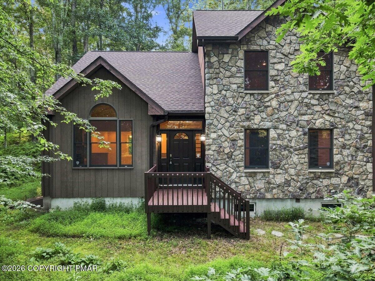 Property Photo:  5110 Oak Lane  PA 18325 