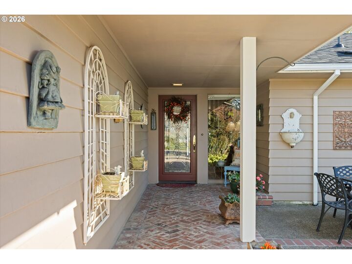 Property Photo: 7880 SW Westmoor Way OR 97225
