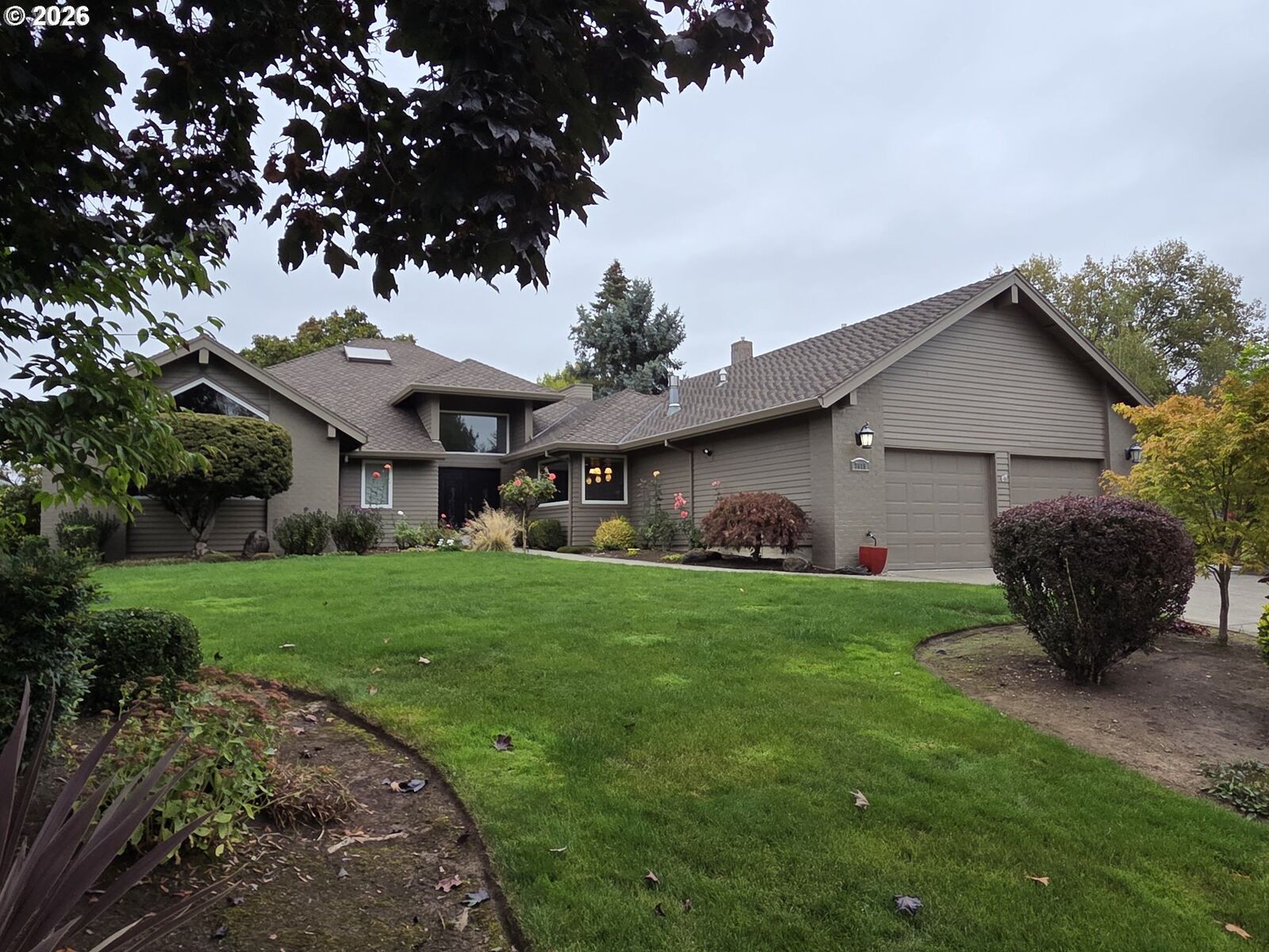 Property Photo: 7615 SW Fairway Dr OR 97070