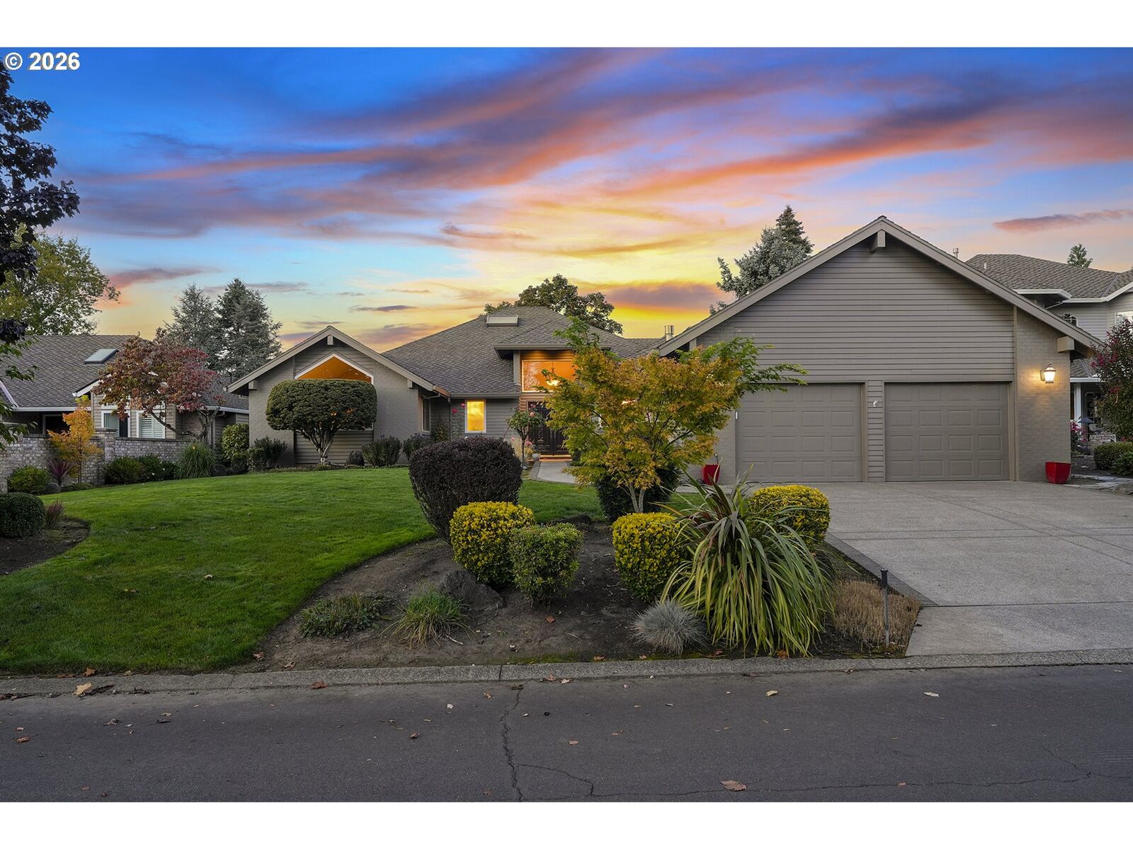 Property Photo:  7615 SW Fairway Dr  OR 97070 