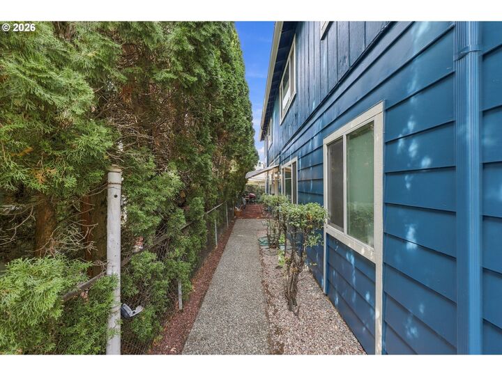 Property Photo:  2121 SE 50th Ave  OR 97215 