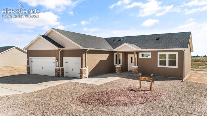 Property Photo:  824 E Loma Drive  CO 81007 