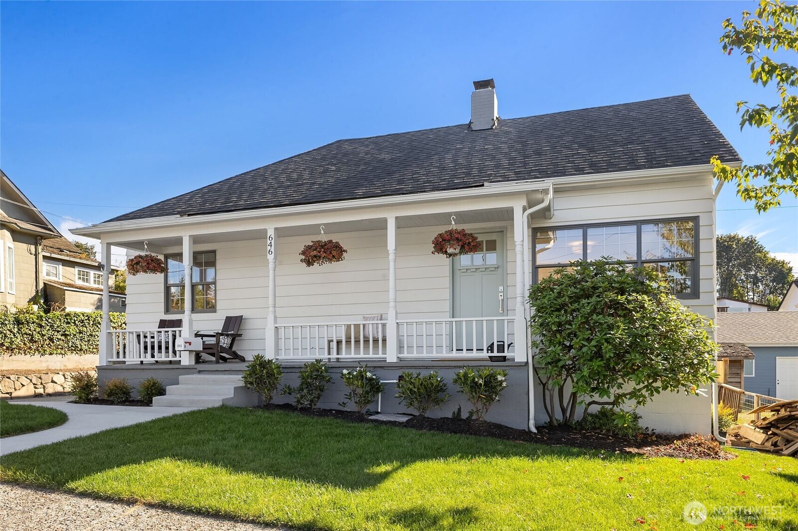 Property Photo:  646  Alder Street A  WA 98020 