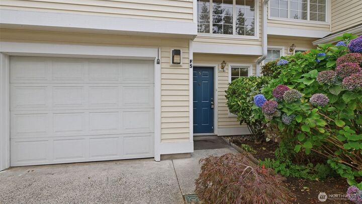 Property Photo:  927  132nd Street SW F5  WA 98204 