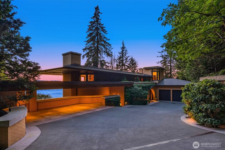 Property Photo:  415  Shoreland Drive SE  WA 98004 