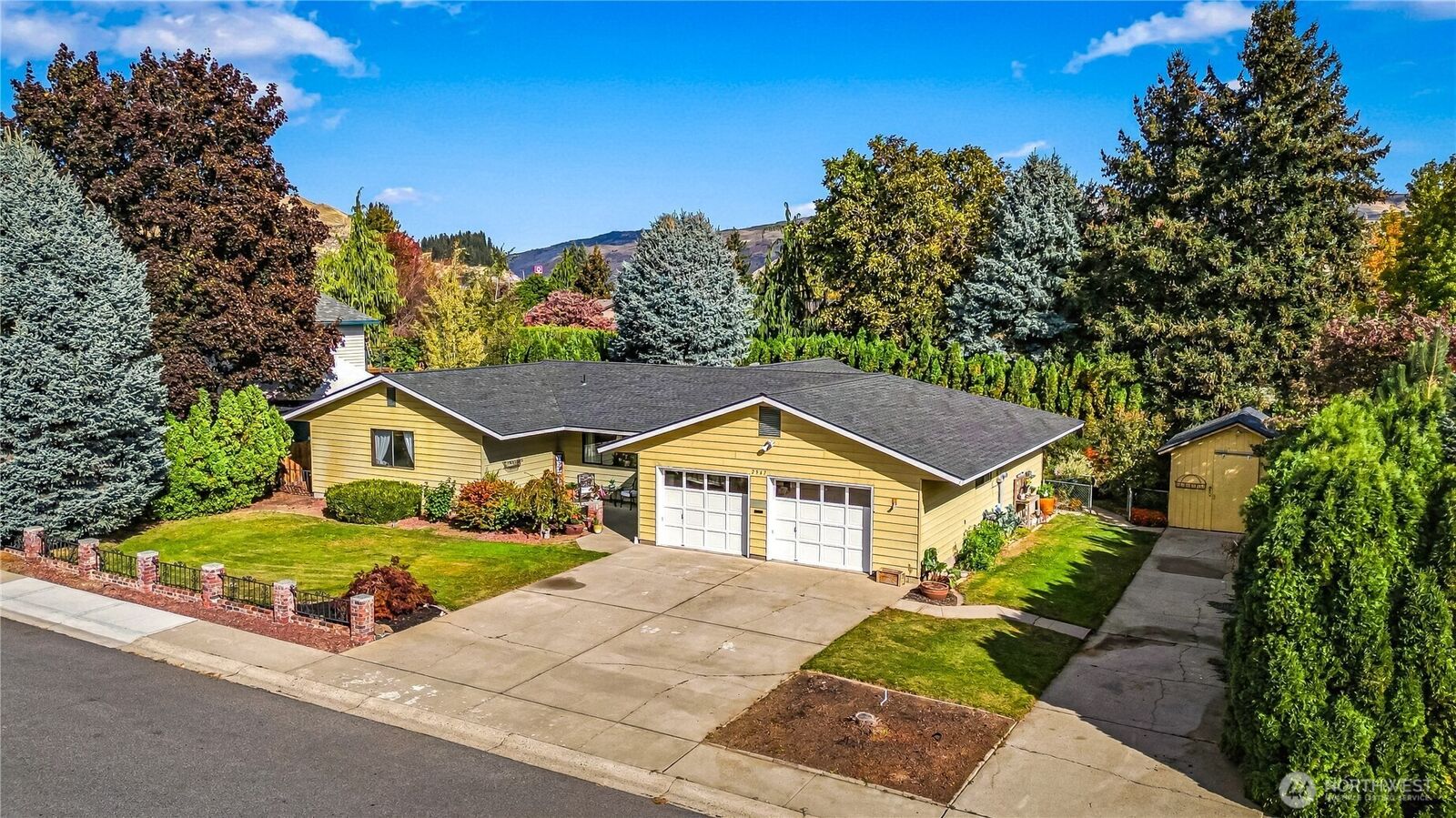 Property Photo: 2567 Lemaister Avenue WA 98801