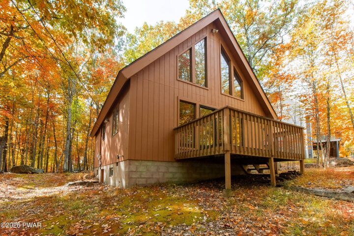 Property Photo:  114 Log Cabin Drive  PA 18435 