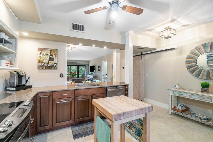 Property Photo: 300 N Highway A1a 107C FL 33477