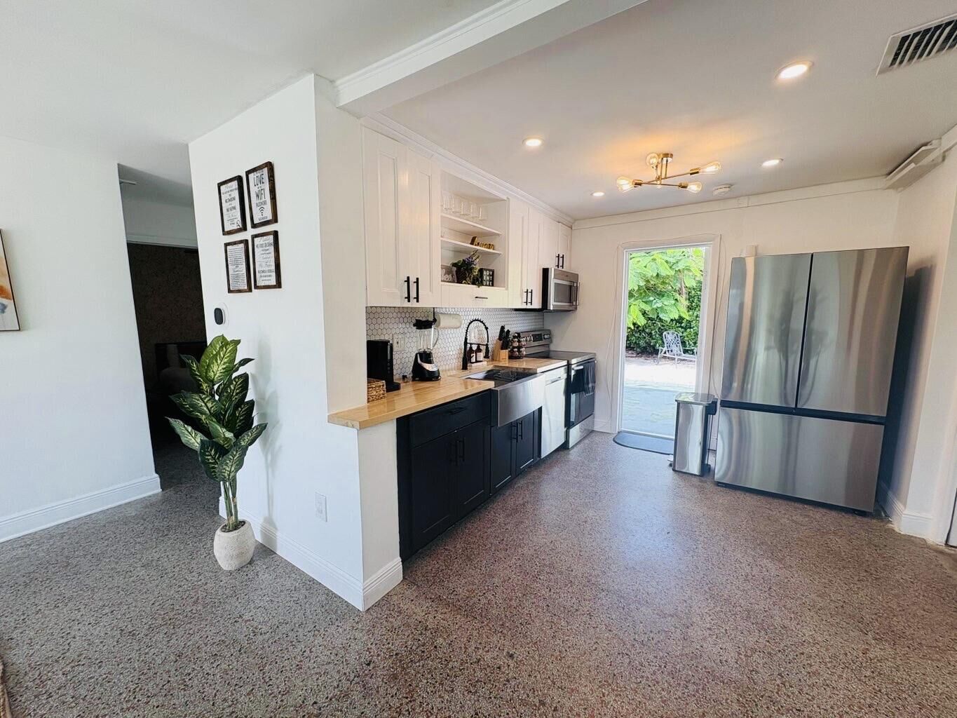 Property Photo:  2711 NE 11th Terrace  FL 33064 