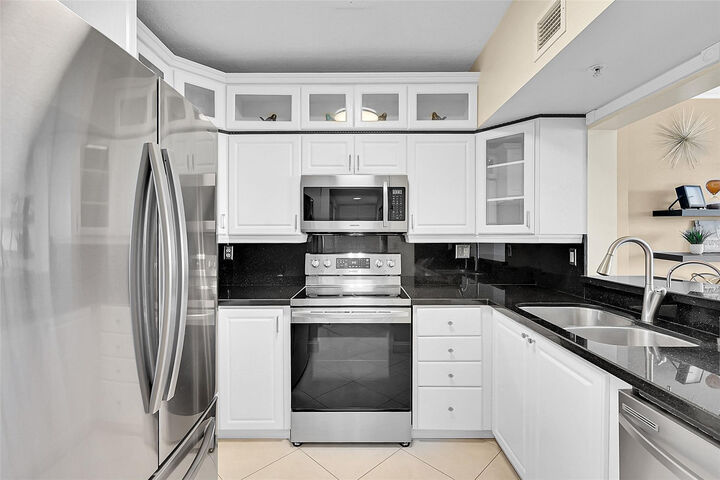 Property Photo:  3020 NE 32nd Avenue 805  FL 33308 
