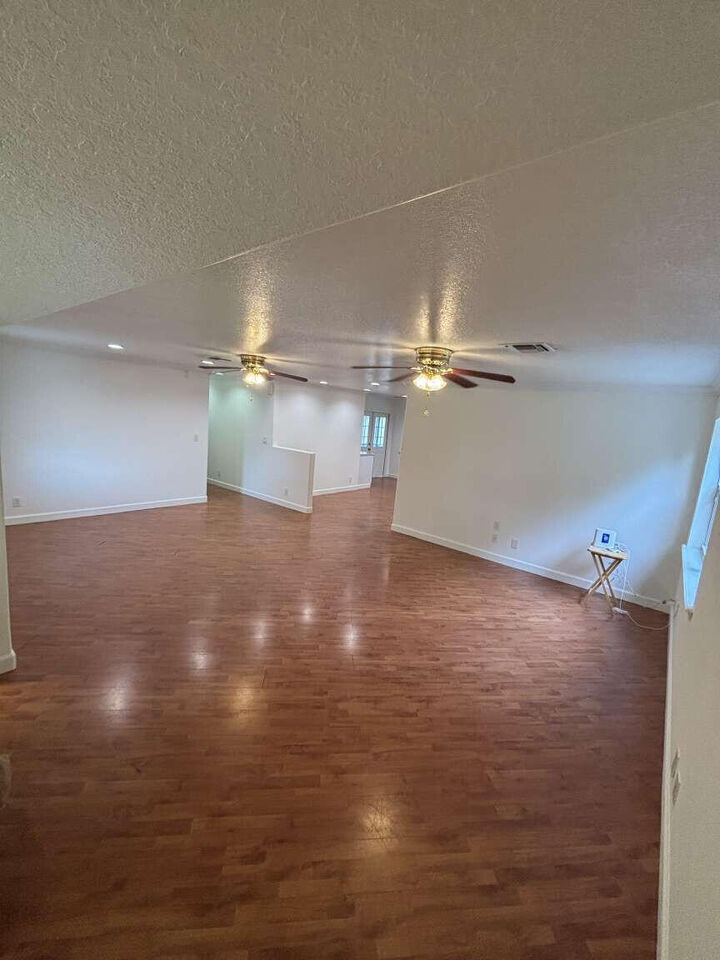 Property Photo:  6860 Venetian Drive  FL 33462 