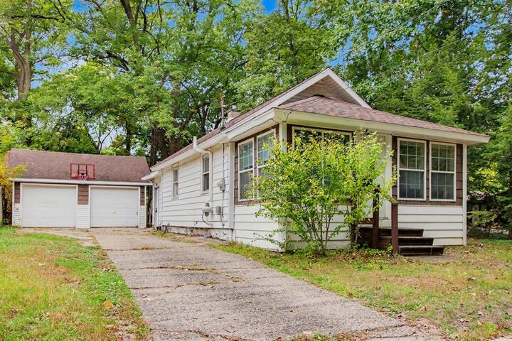 Property Photo:  721 N Dartmouth Street  MI 49006 