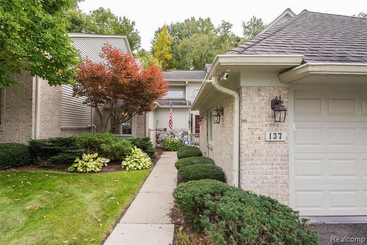 Property Photo:  137 Hampton Court  MI 48168 