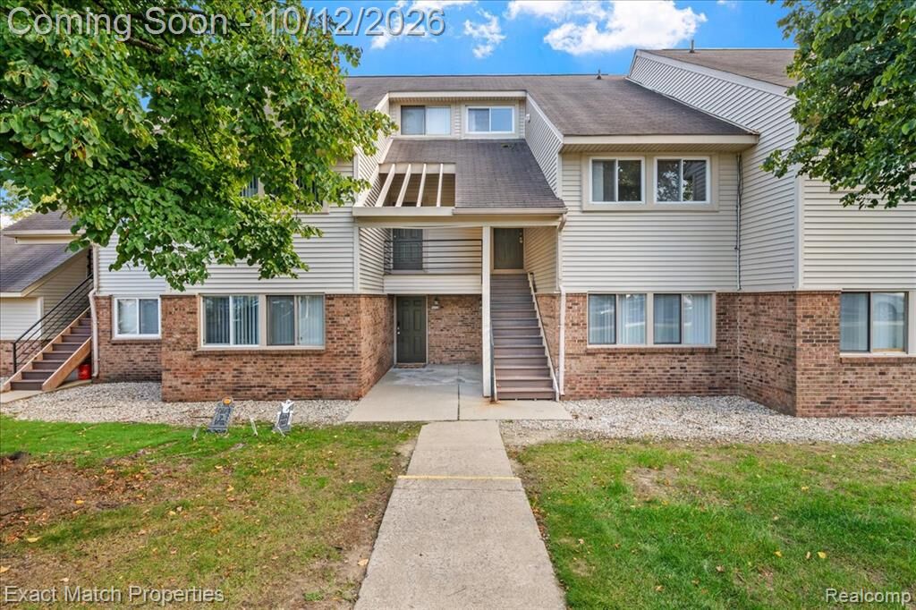 Property Photo:  2872 Davison Avenue  MI 48326 