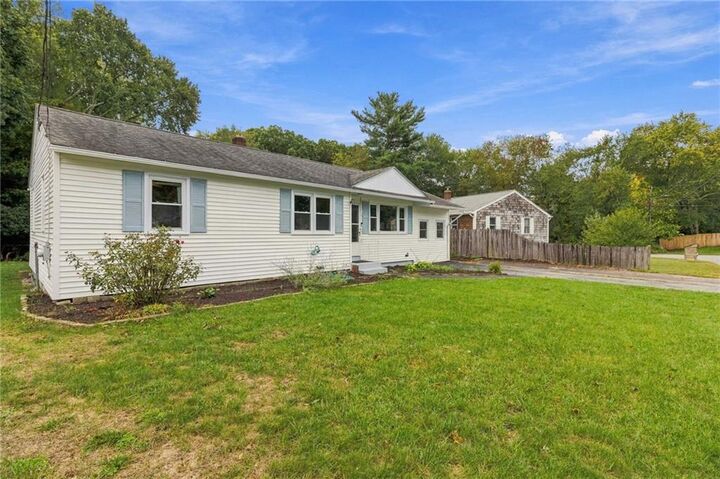 Property Photo:  11 Dupont Circle  RI 02852 