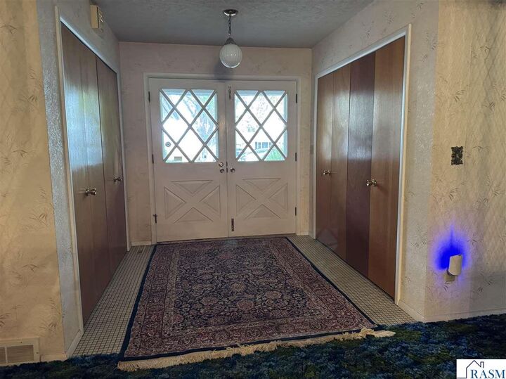 Property Photo:  15 SE 10 Street  MN 56097 