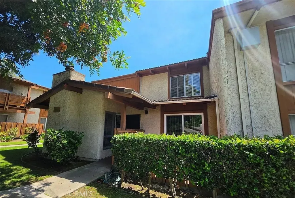 Property Photo:  3709 Country Club Drive 1  CA 90807 