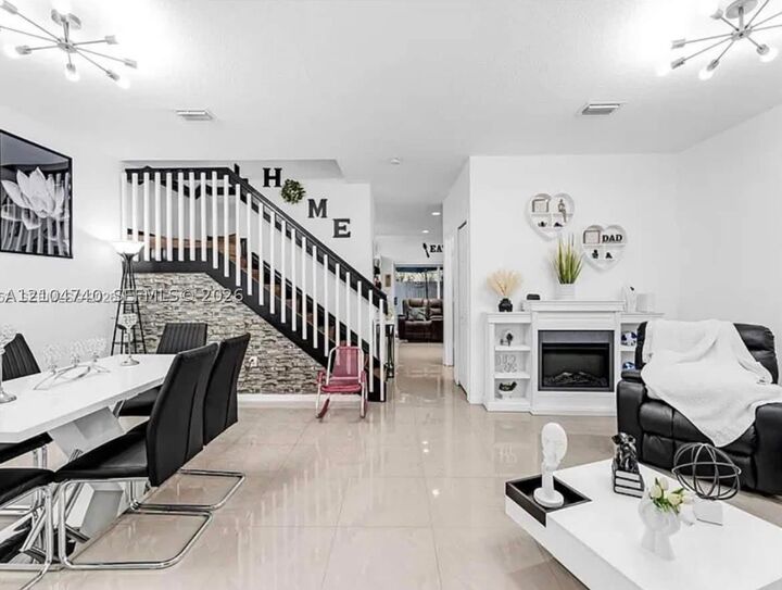 Property Photo: 1687 SE 30th St FL 33035